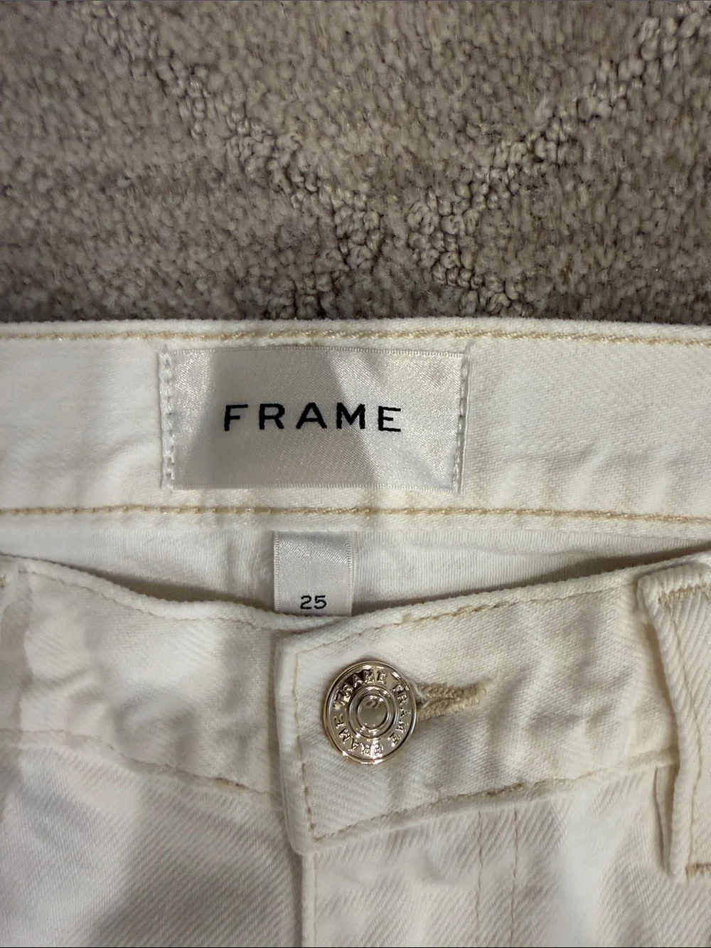 Frame Denim The Hang Jeans (NWOT) - Picture 2 of 4
